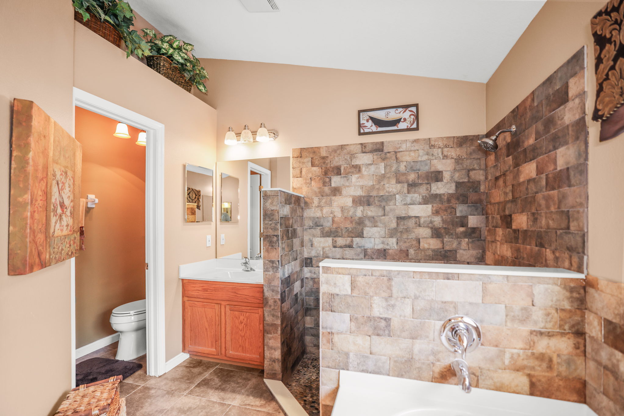 Bathroom 1 - 495A2659