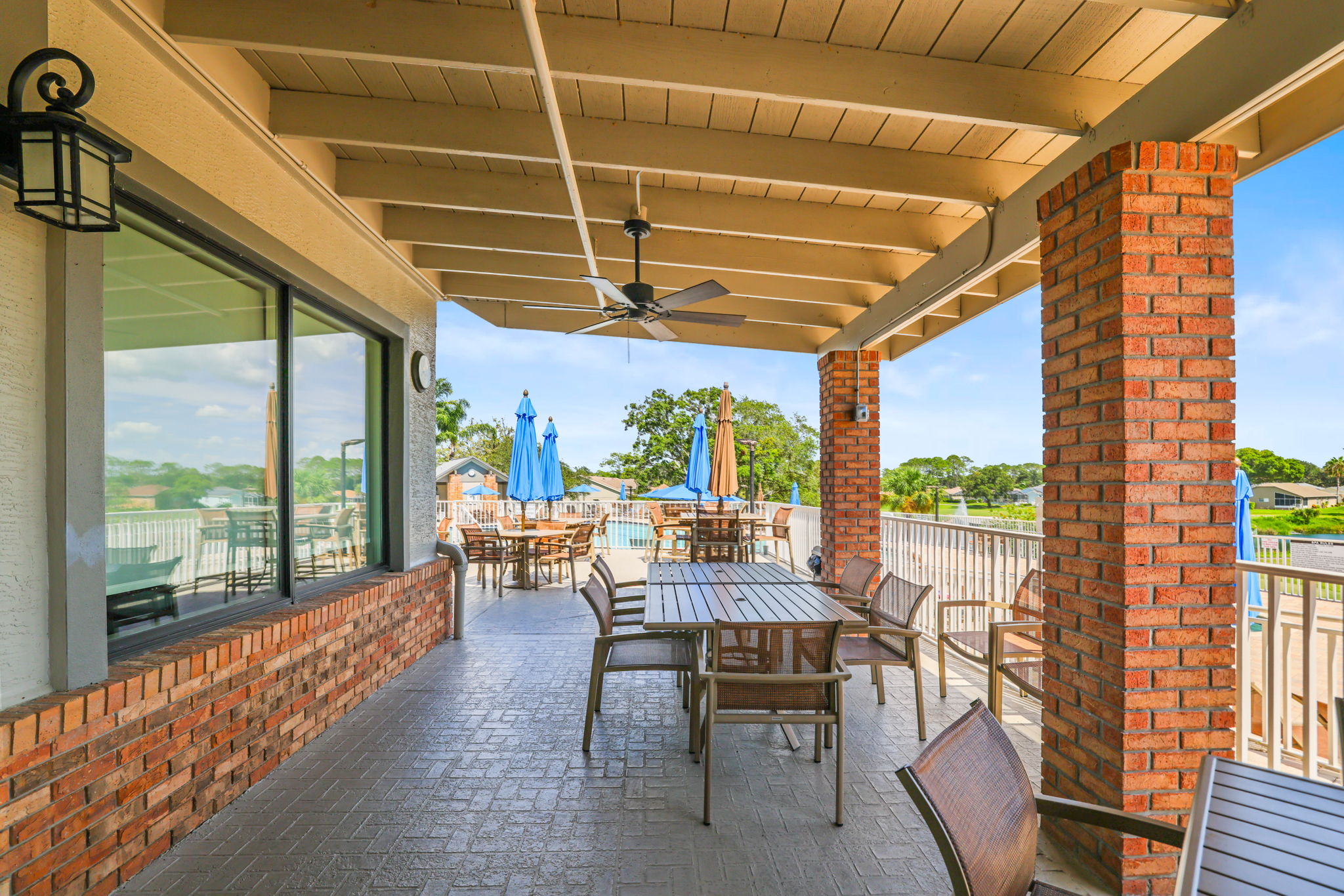 Community Dining Outdoor Patio - 495A2754