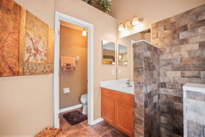 Bathroom 1 - 495A2666
