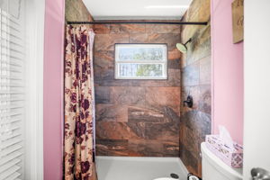 Bathroom 2 - 495A2645