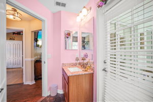 Bathroom 2 - 495A2646