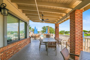 Community Dining Outdoor Patio - 495A2754
