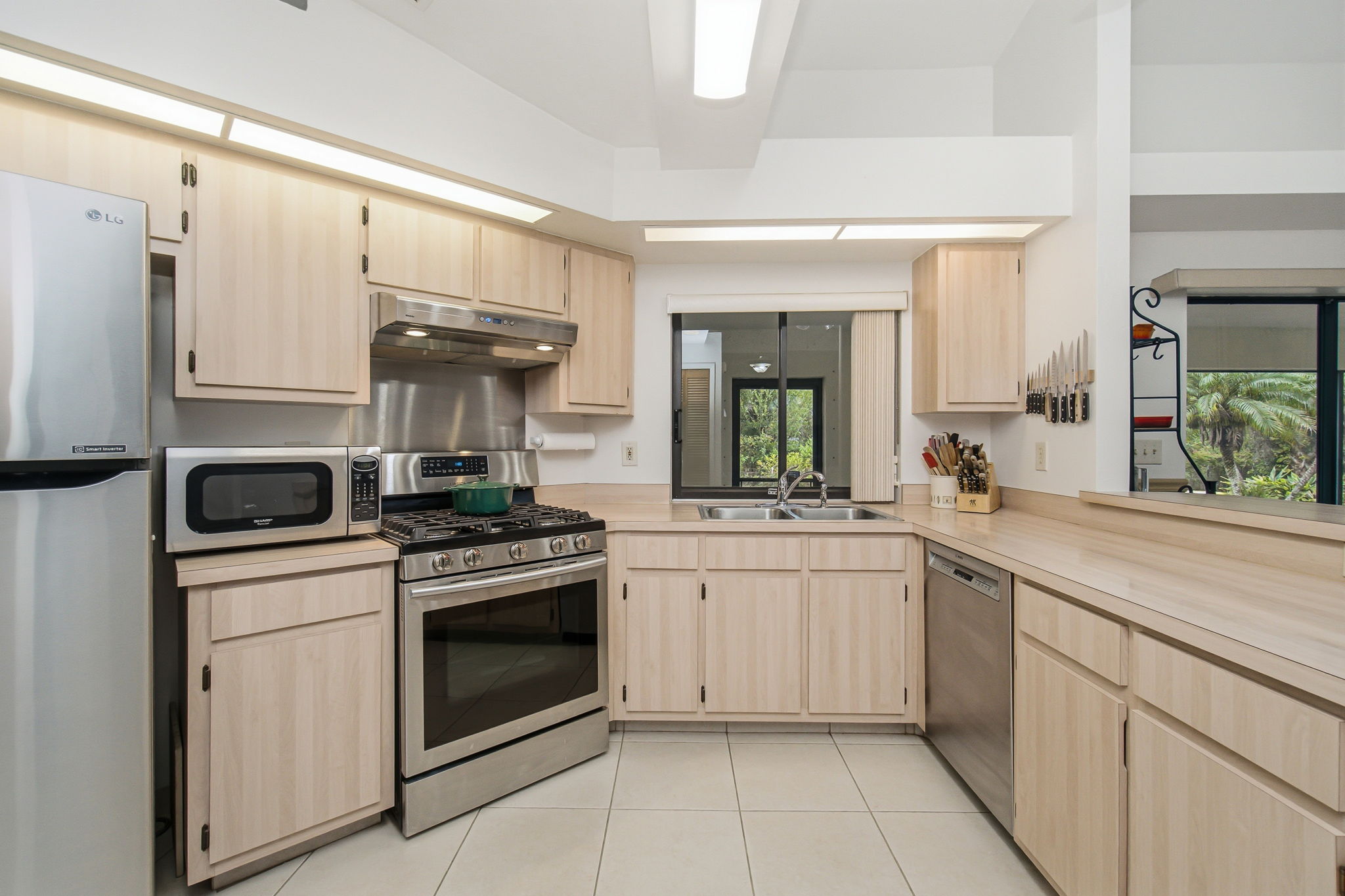  Photo 40