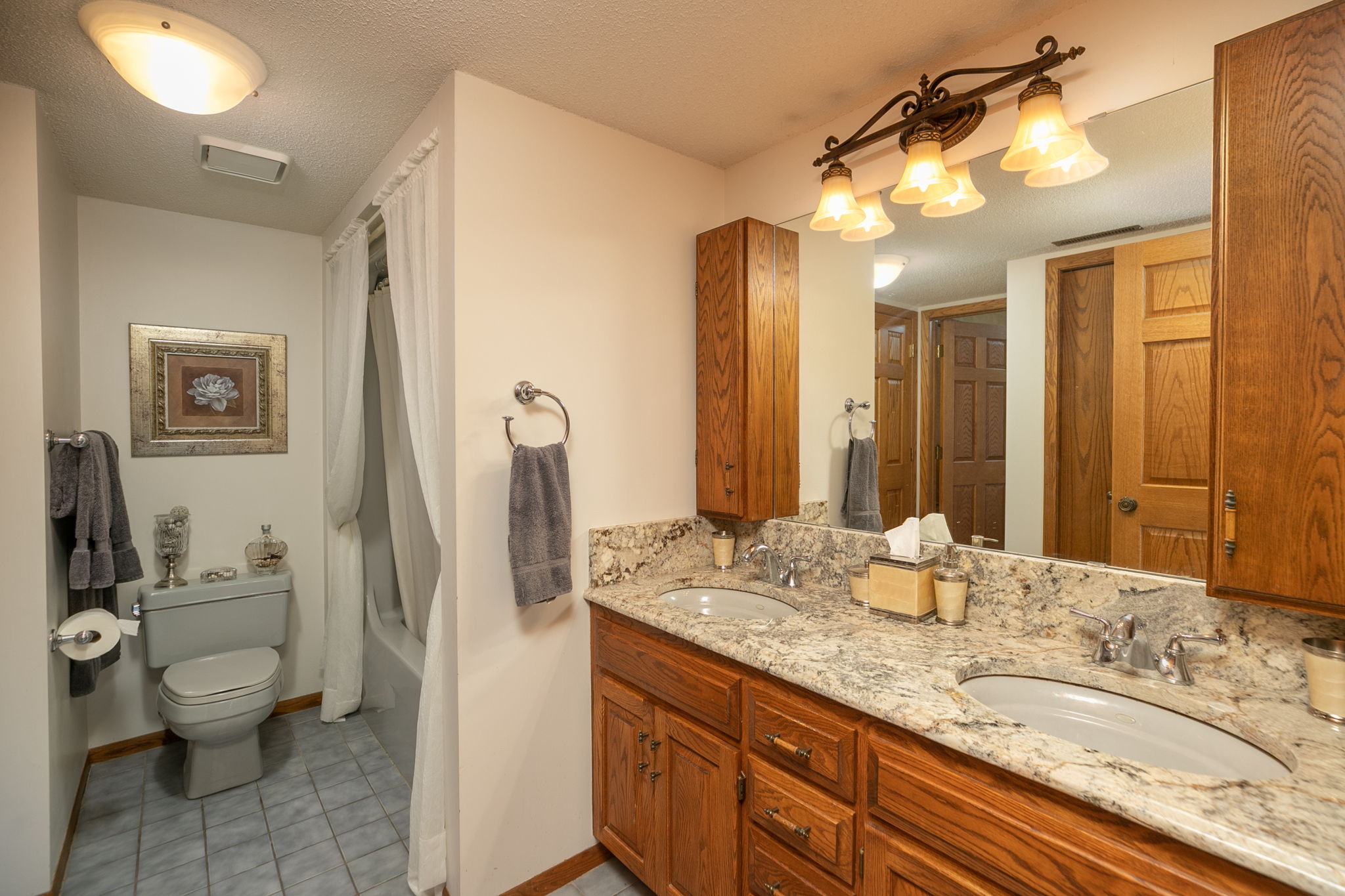 28-Master Bath