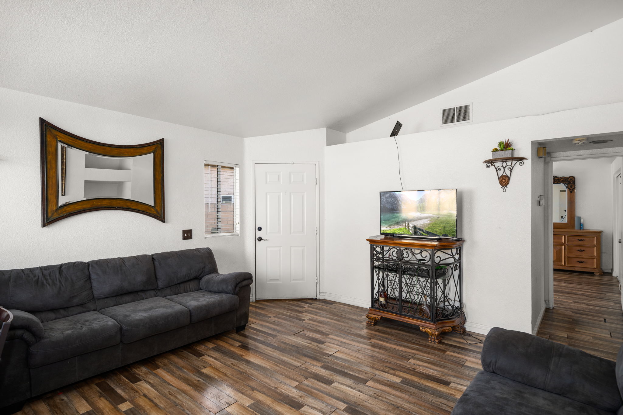 11379 Oak Knoll Dr, Fontana, CA 92337, USA Photo 7