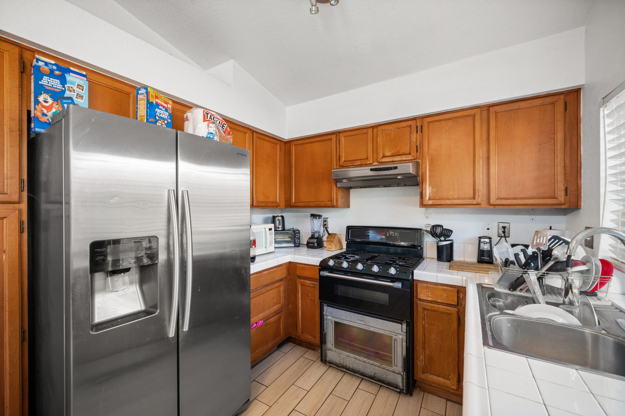 11379 Oak Knoll Dr, Fontana, CA 92337, USA Photo 11