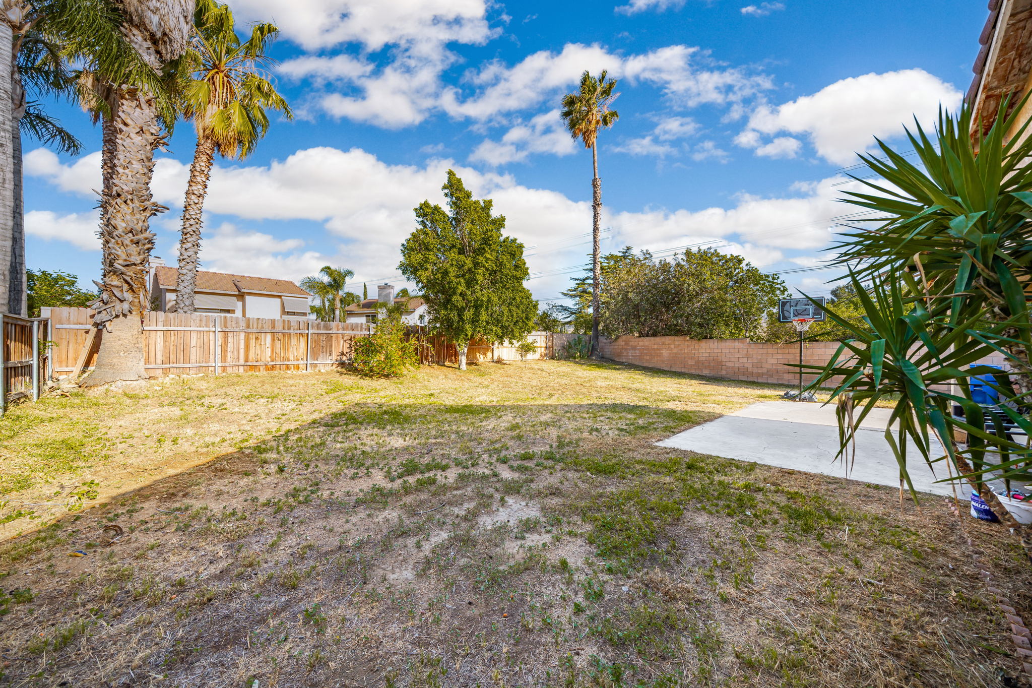 11379 Oak Knoll Dr, Fontana, CA 92337, USA Photo 21