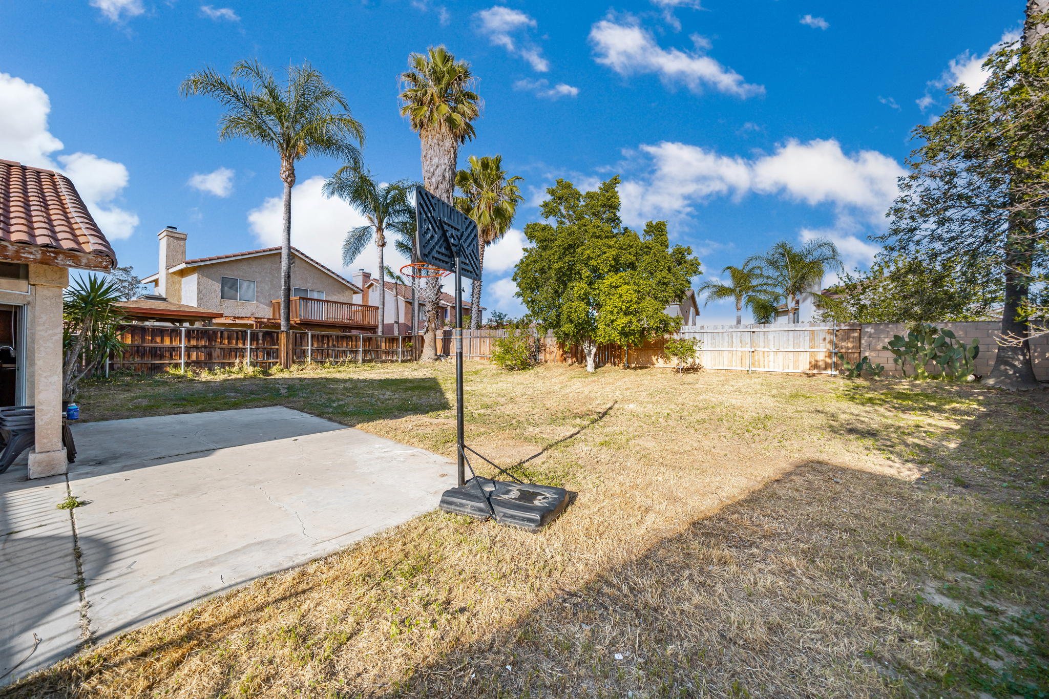 11379 Oak Knoll Dr, Fontana, CA 92337, USA Photo 22