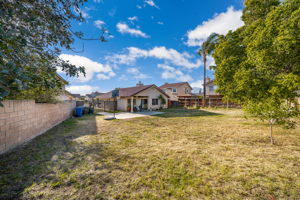 11379 Oak Knoll Dr, Fontana, CA 92337, USA Photo 22