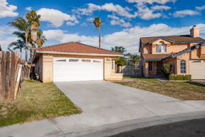 11379 Oak Knoll Dr, Fontana, CA 92337, USA Photo 2