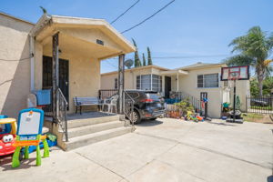  1138 W 38th St, Los Angeles, CA 90037, US Photo 21