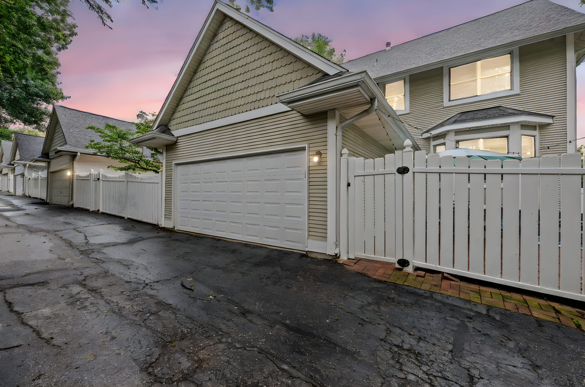 1139 Hawken Pl-034 day to dusk.jpeg