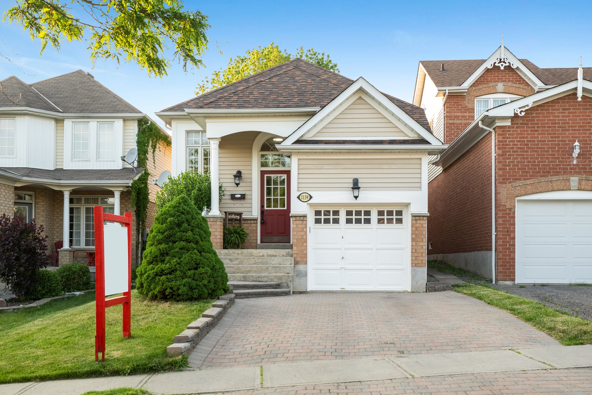 1139 Timberland Crescent Oshawa, ON L1K 2K8