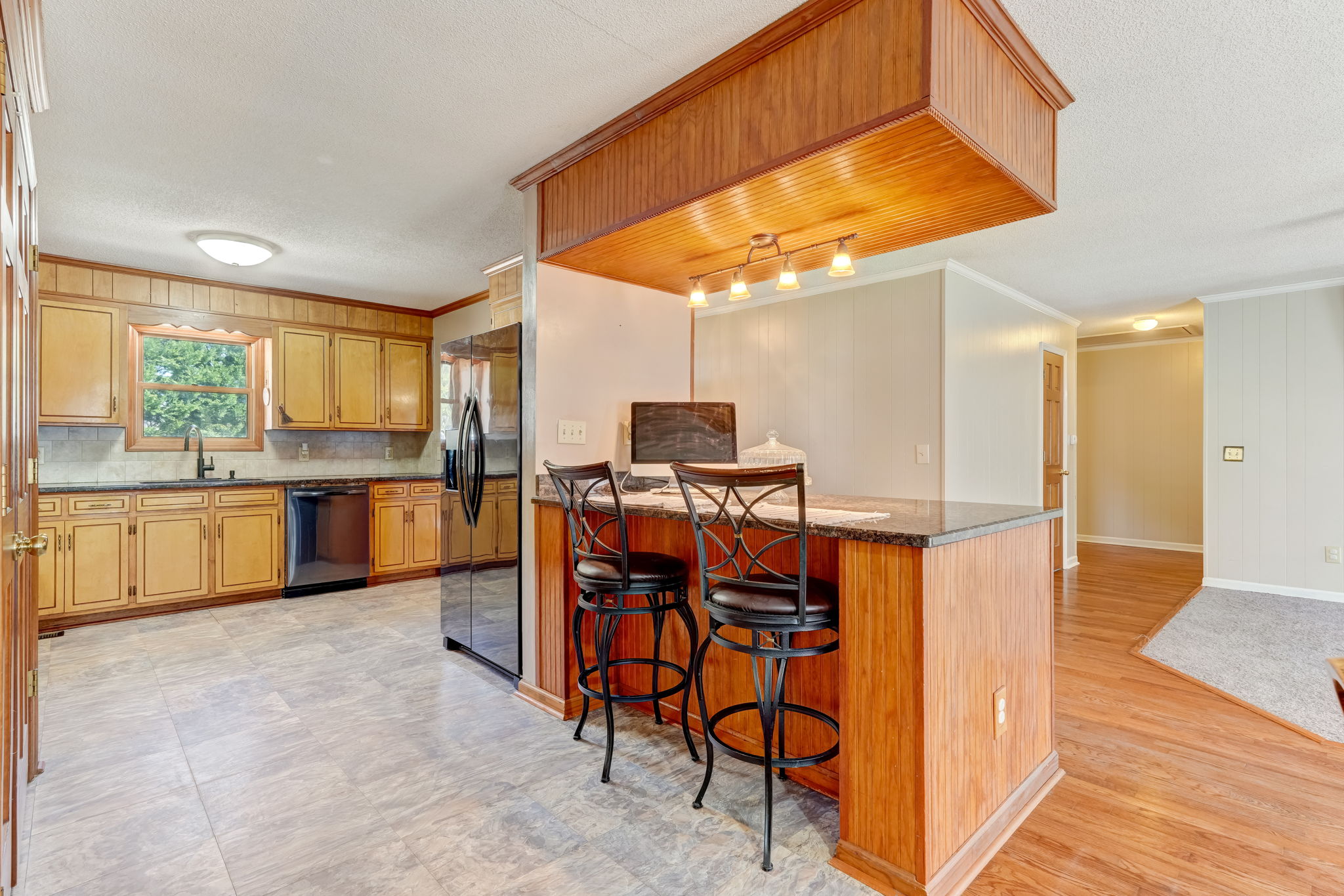Kitchen/Breakfast Bar