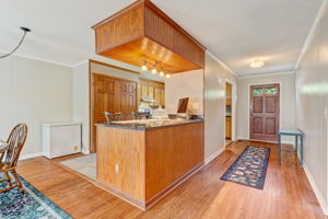 Kitchen/Breakfast Bar