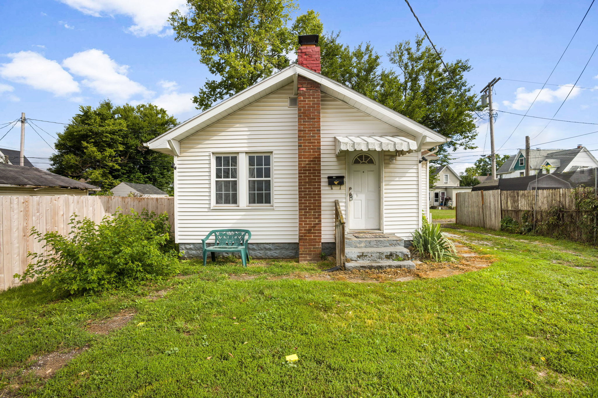 114  1/2 E 8th