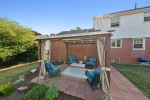 Fairways Blvd-S1008-077.jpg