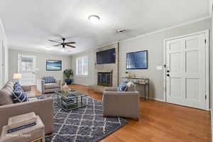 DSC01743 virtually staged.jpeg