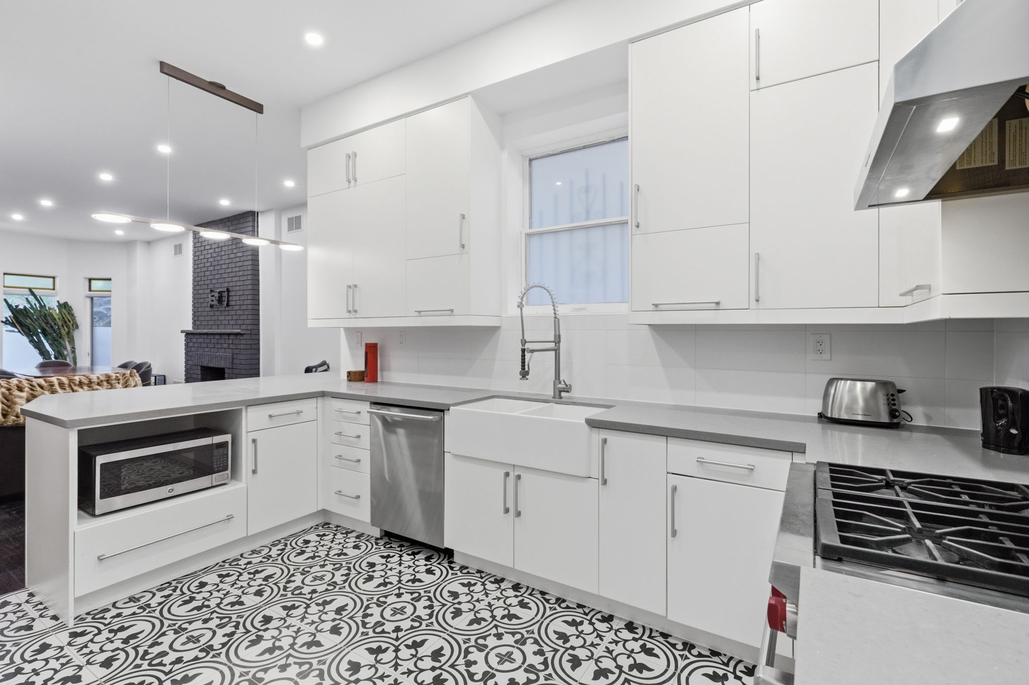 Property in Toronto — delivered property photograph 11