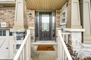 Front Porch/Entrance