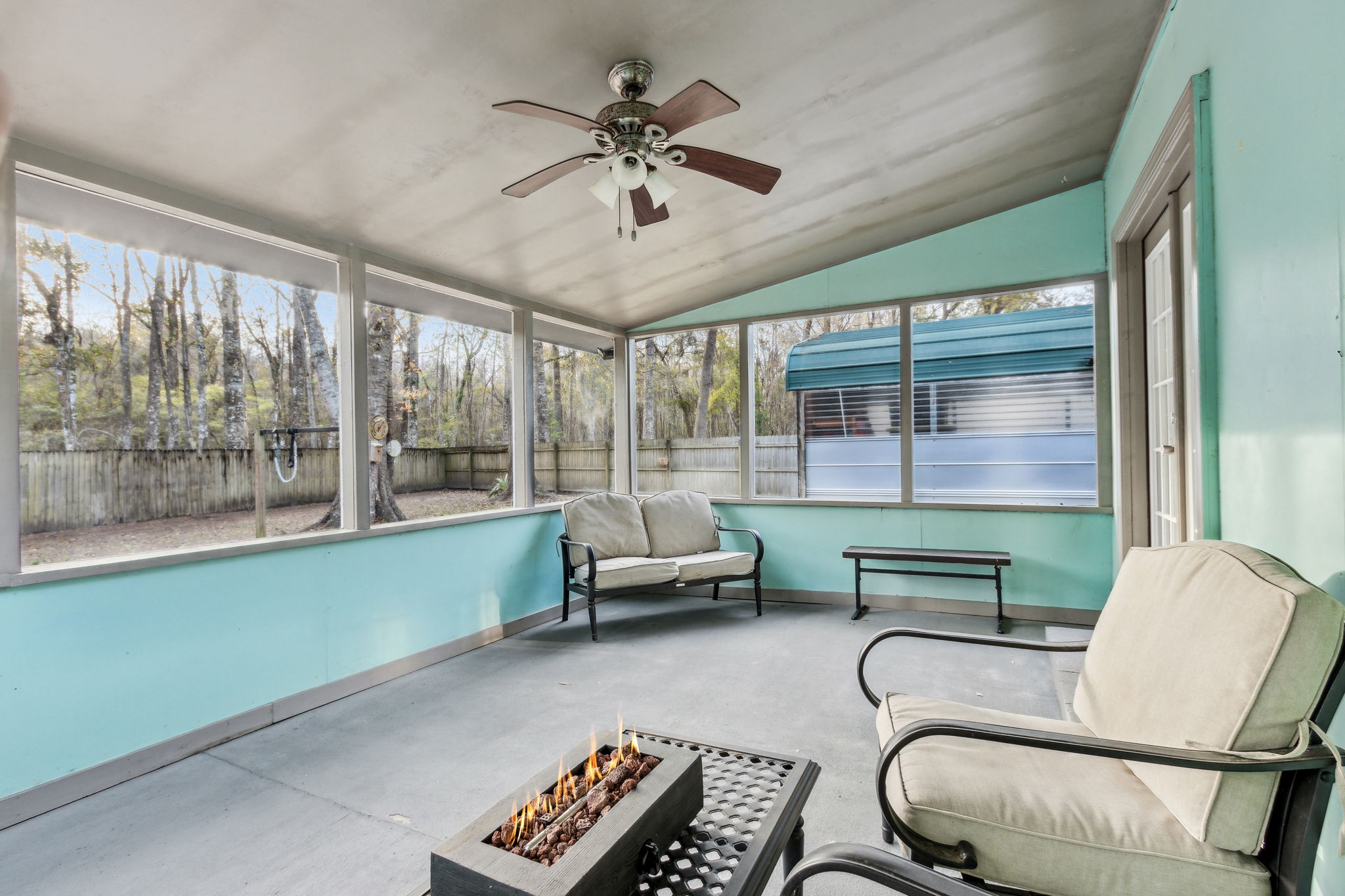 Screened-in Porch