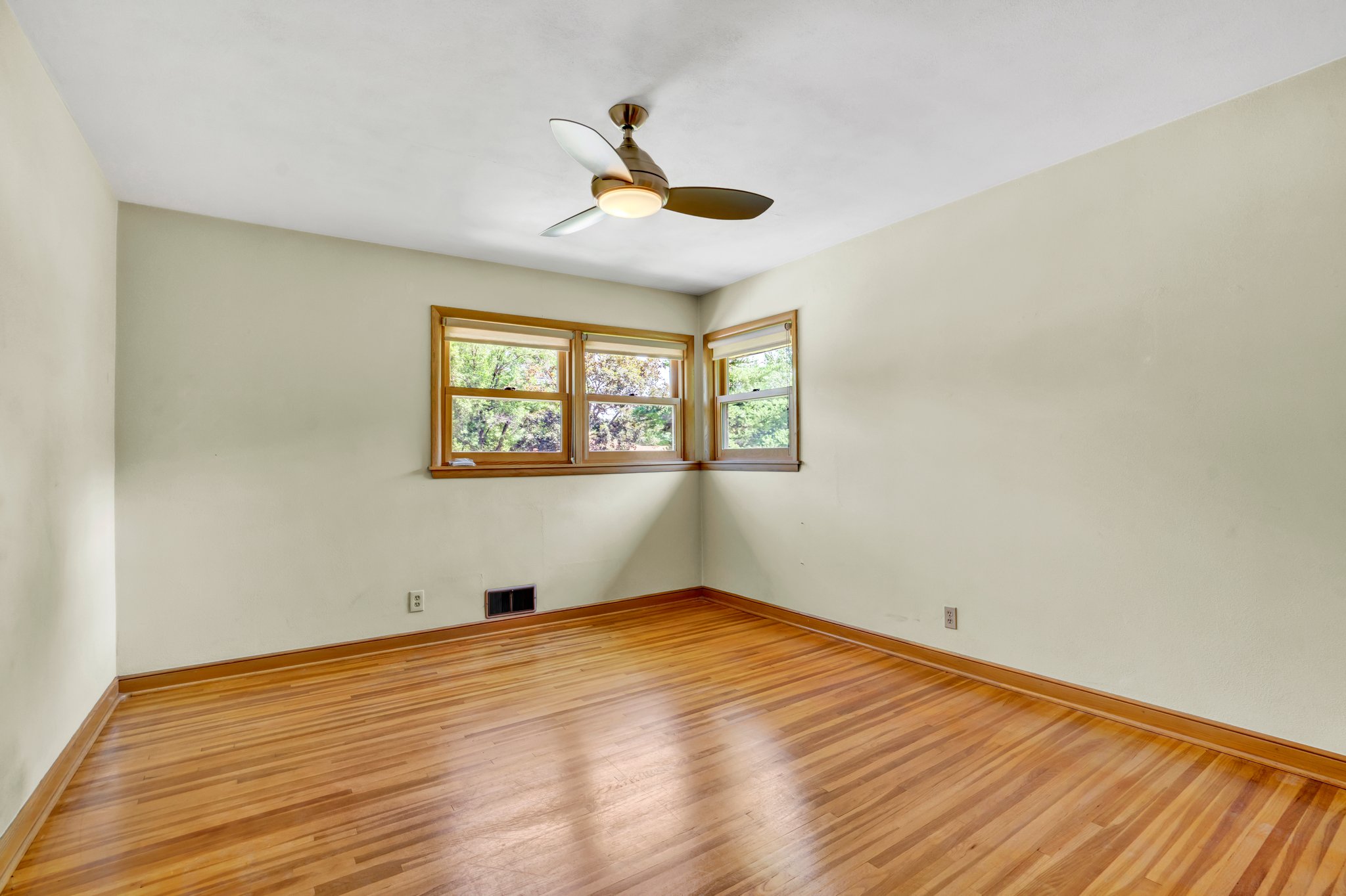 1140 Brooks Ave W, Roseville, MN 55113, USA Photo 11