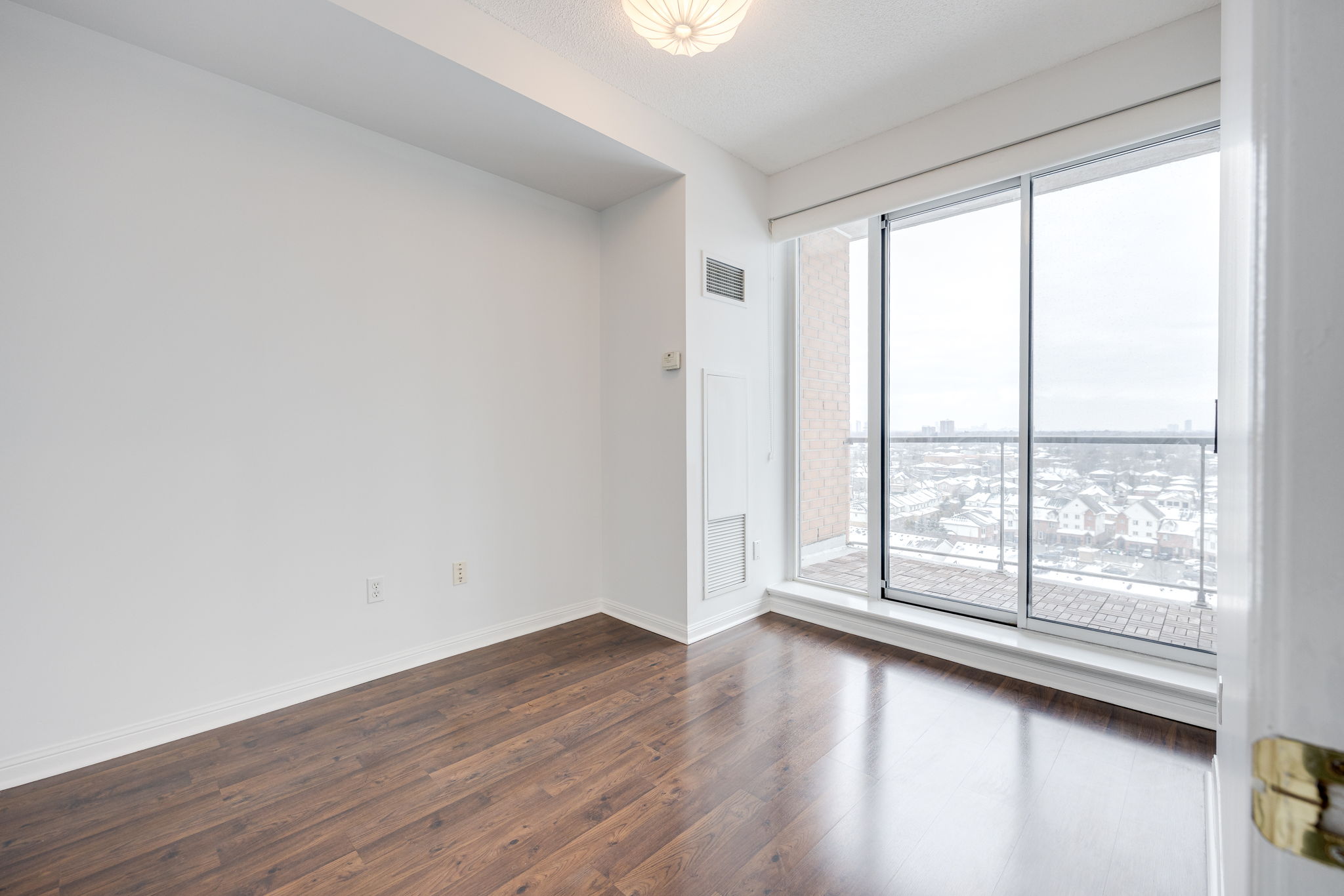 Mississauga property showcase — delivered property photograph 14