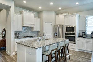 Kitchen/Breakfast Bar