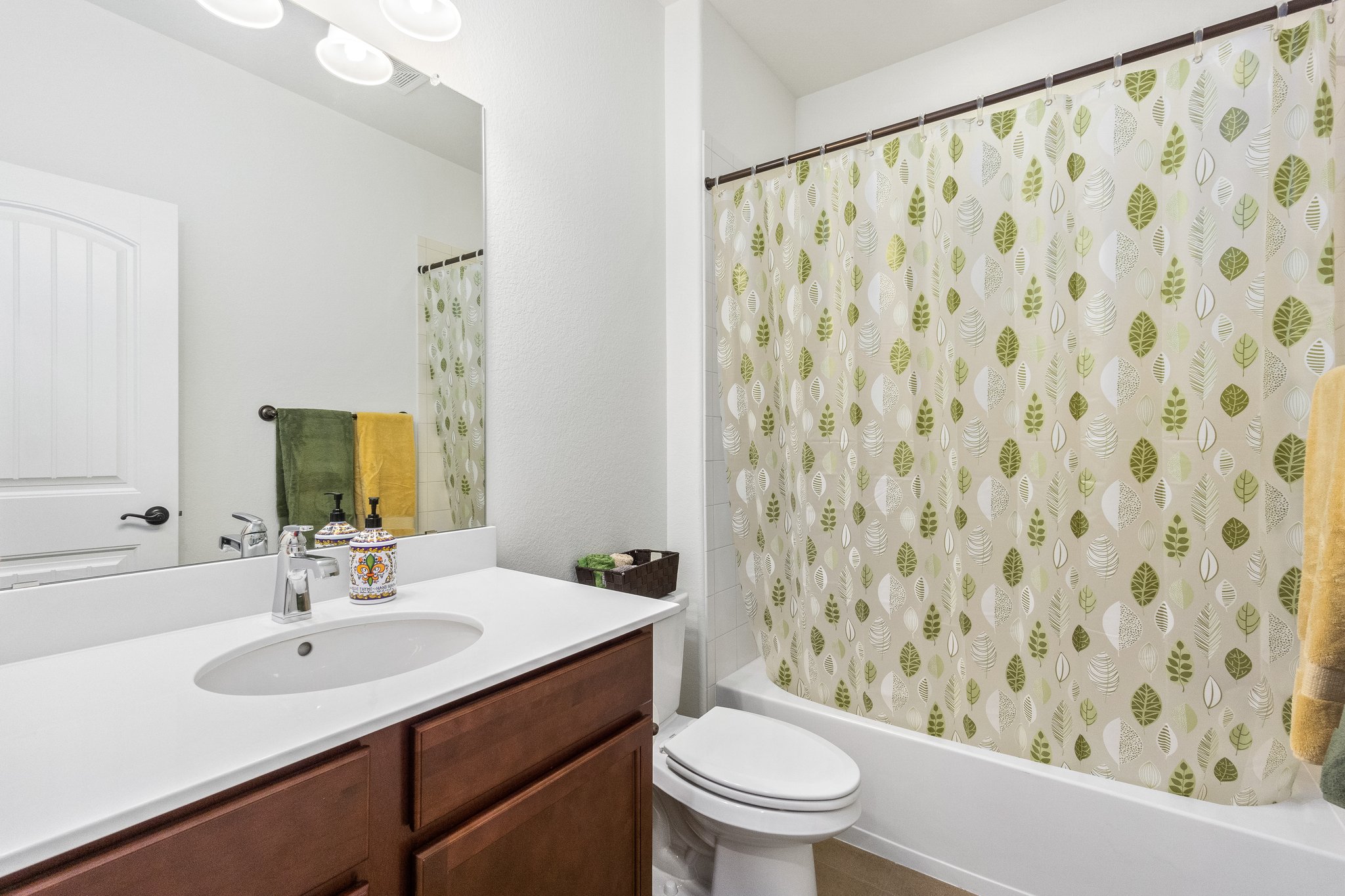Guest Full Bathroom