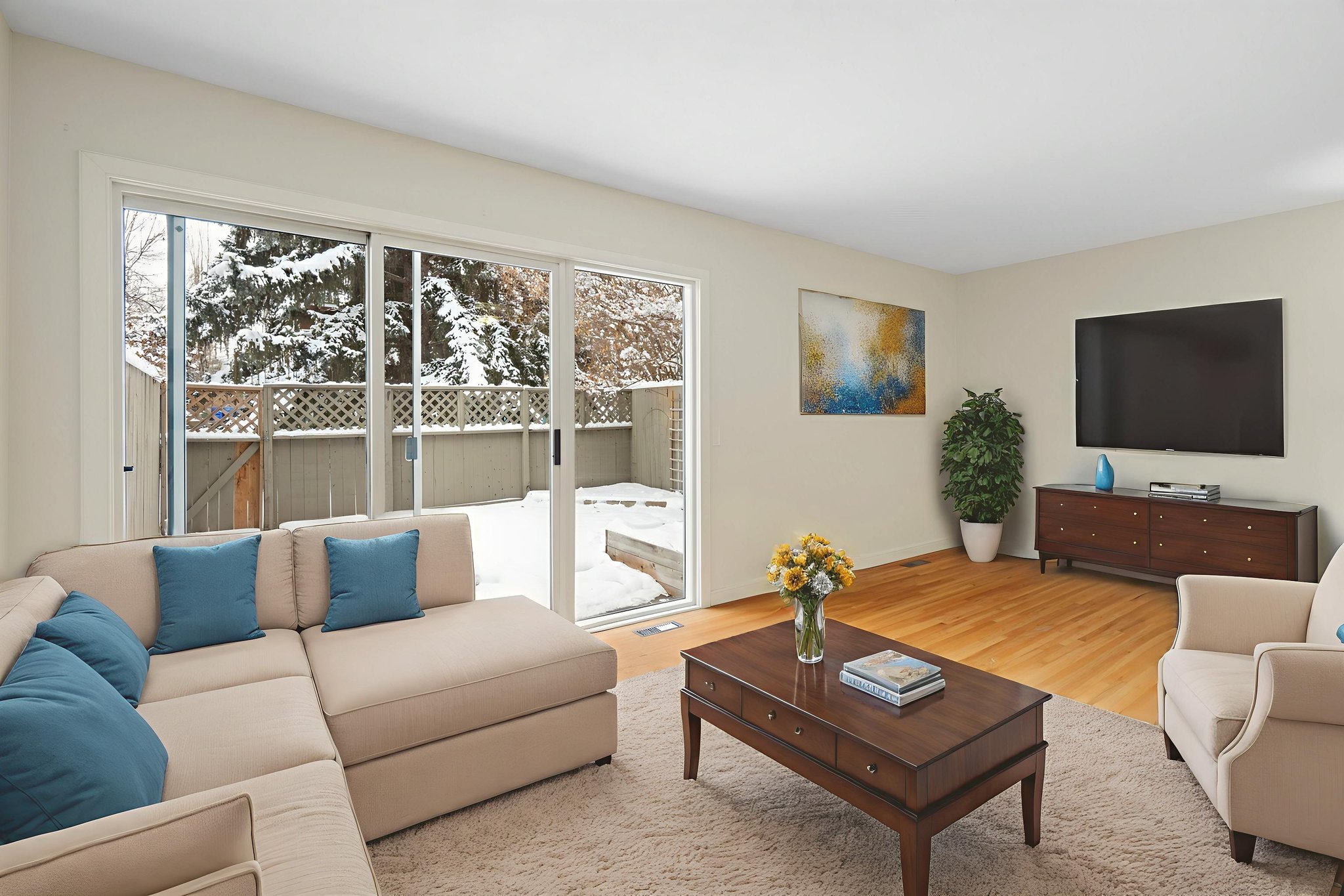 DSC08112 virtually staged.jpeg