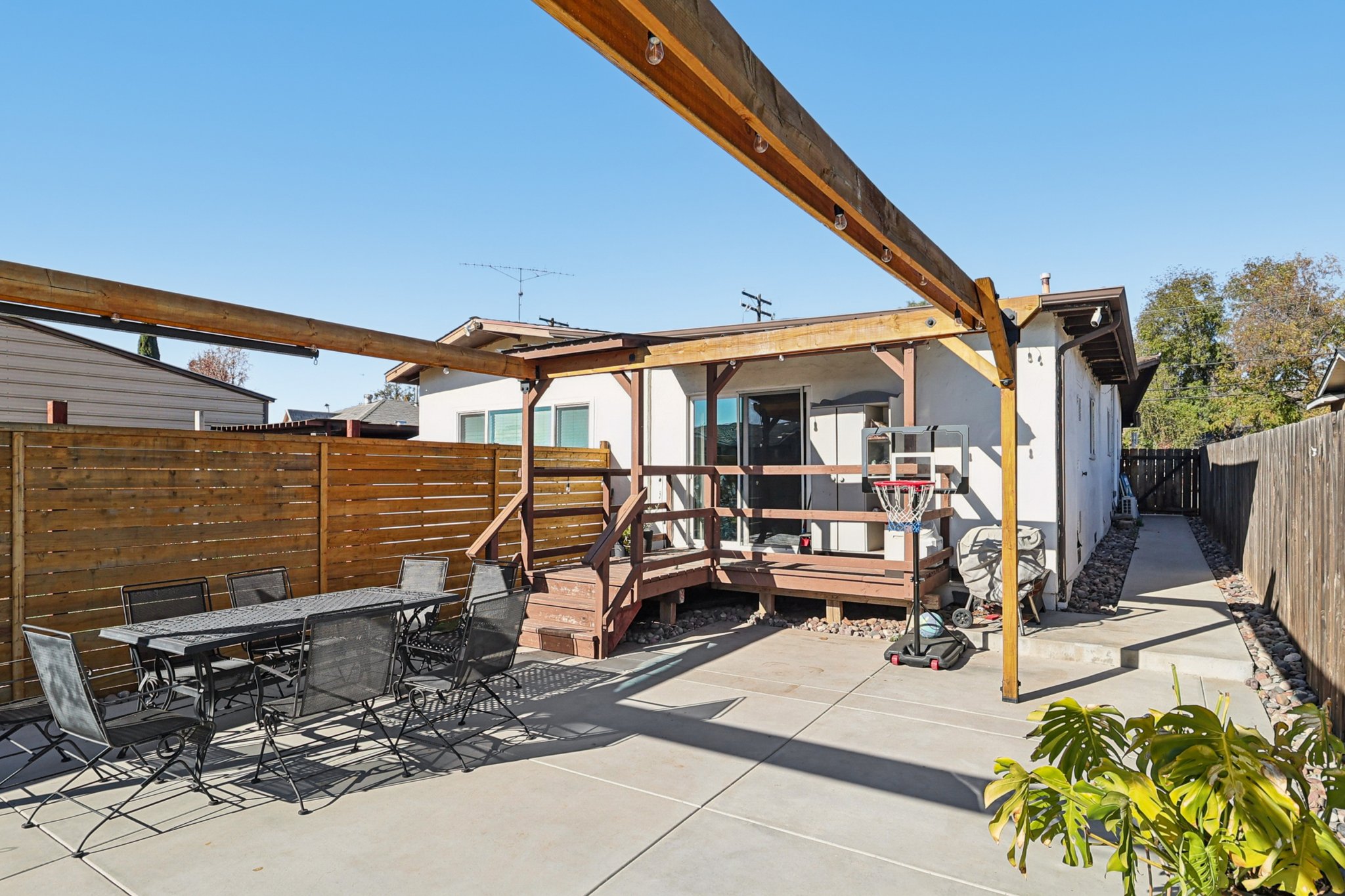 Sumner Ave 43-S1012-023.jpg