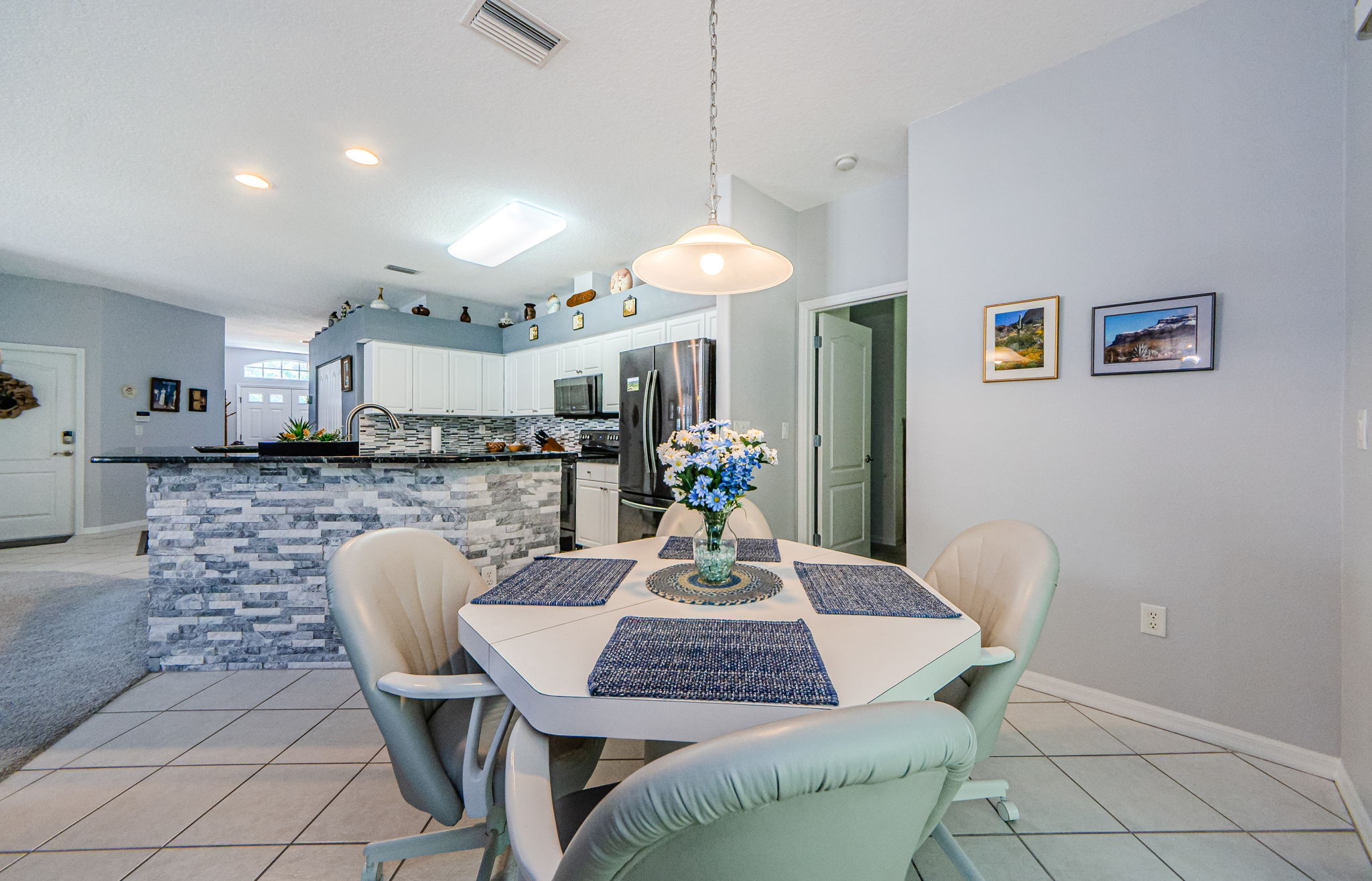Kitchen Eat-In 1-3