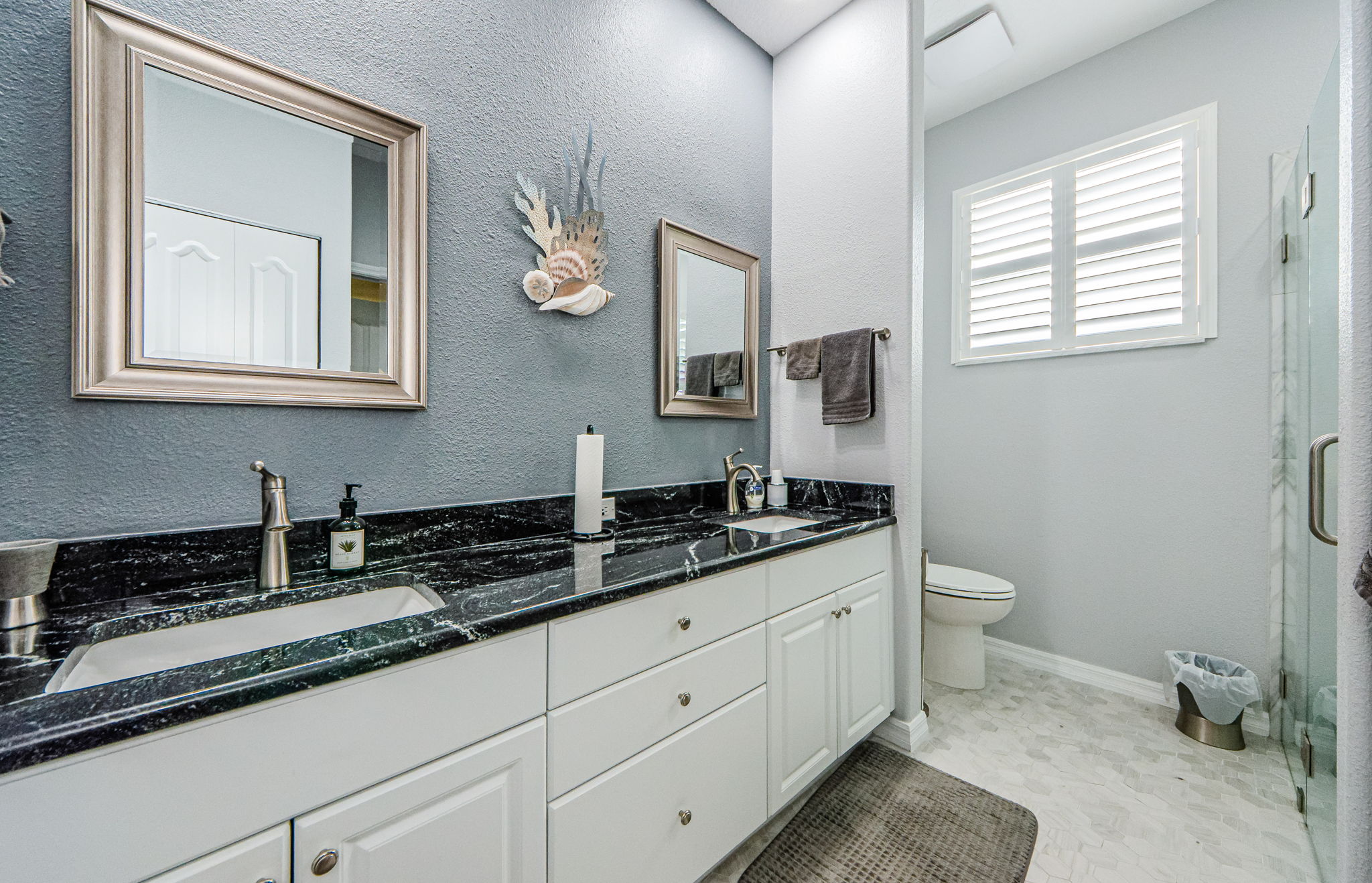 Master Bathroom 1b-3