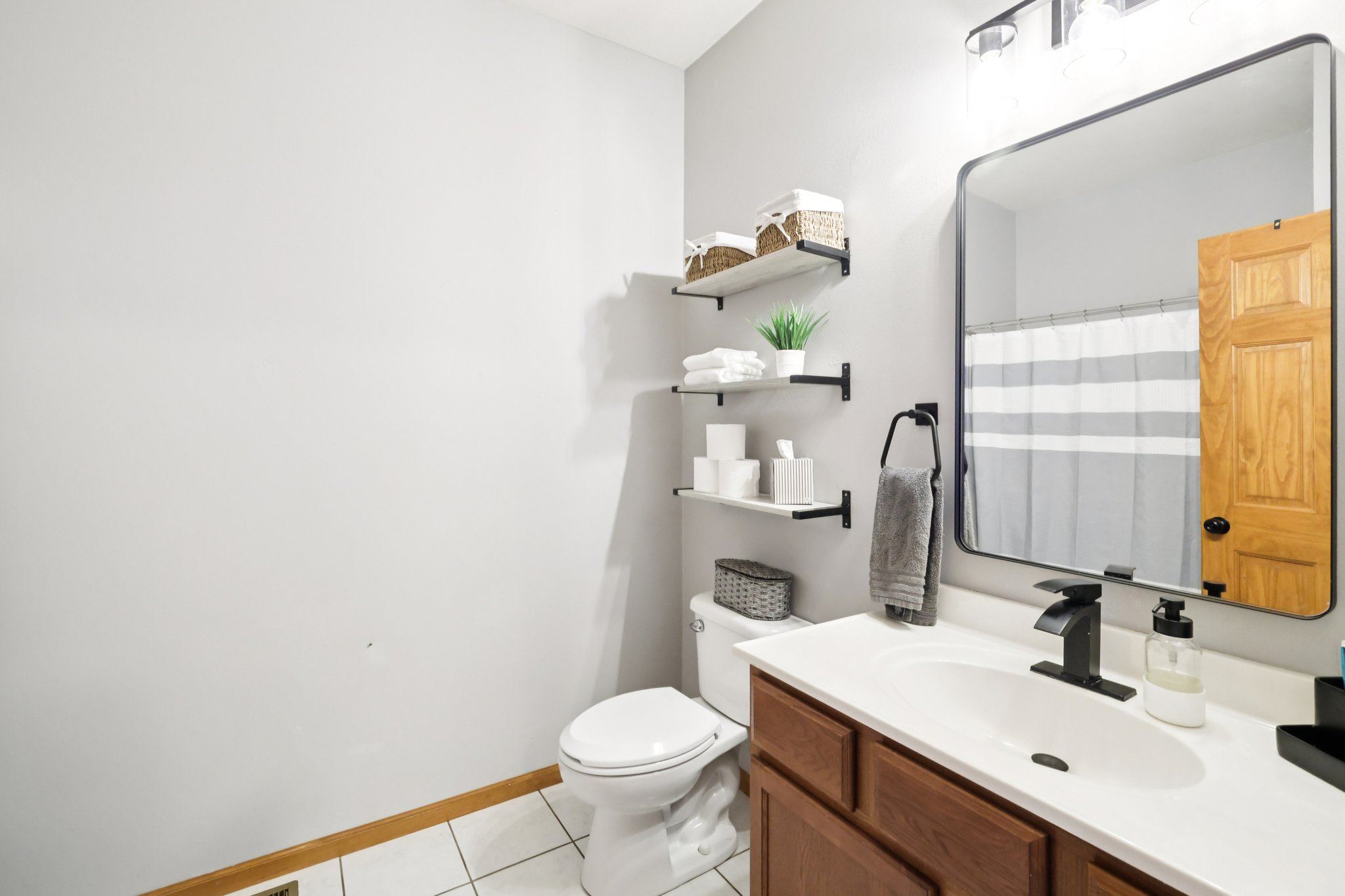 N Erie Dr-S1704-025.jpg