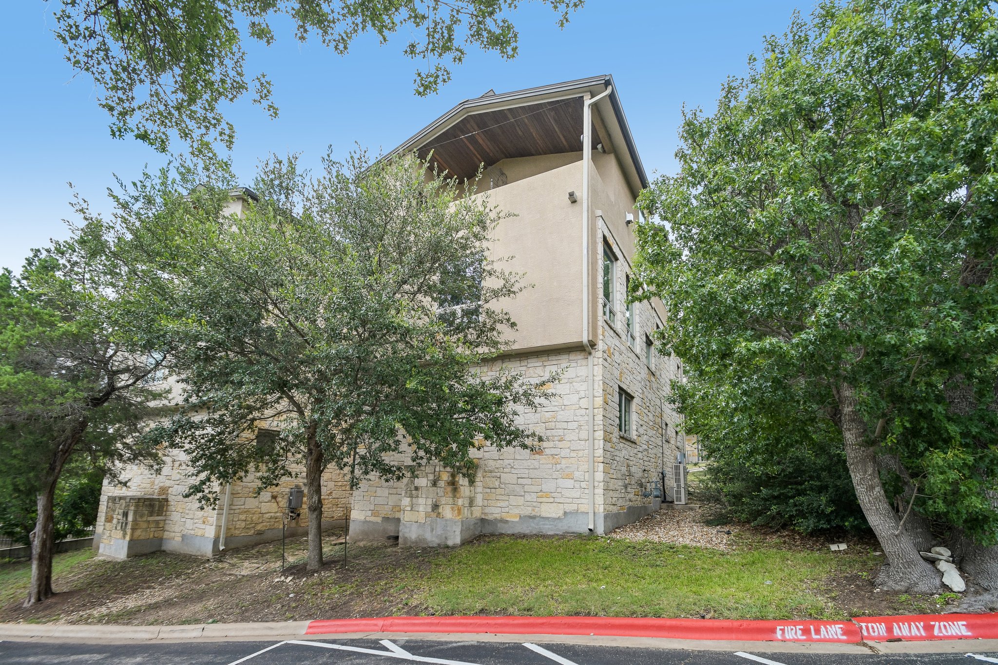 Lost Creek Blvd apt 12-S1407-038.jpg