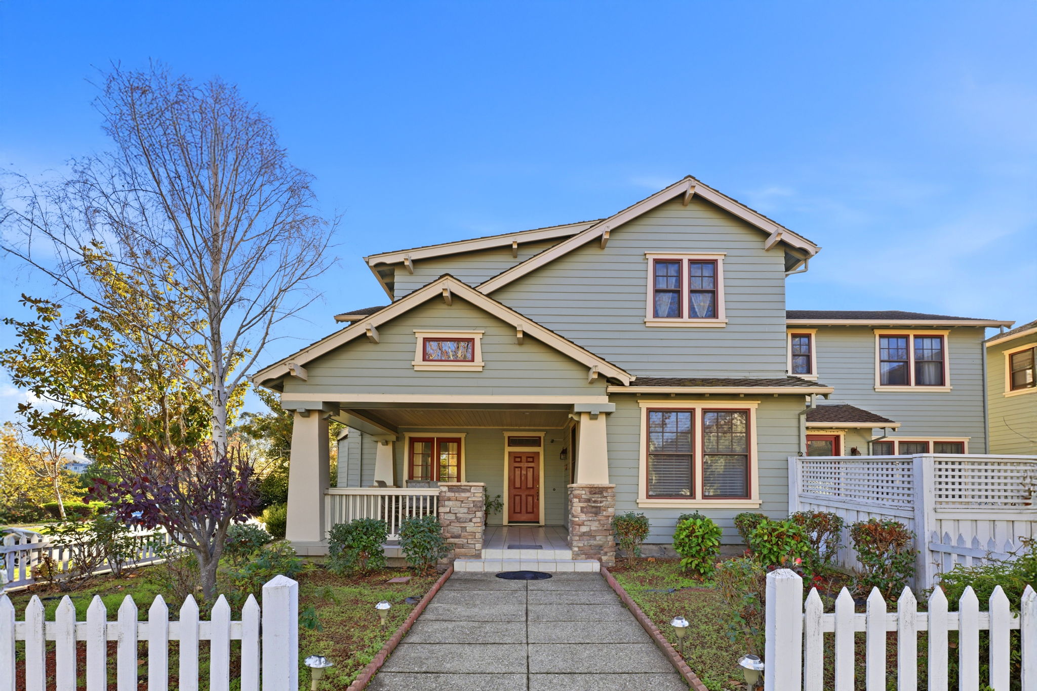 001_F8_1142 Taraya Terrace