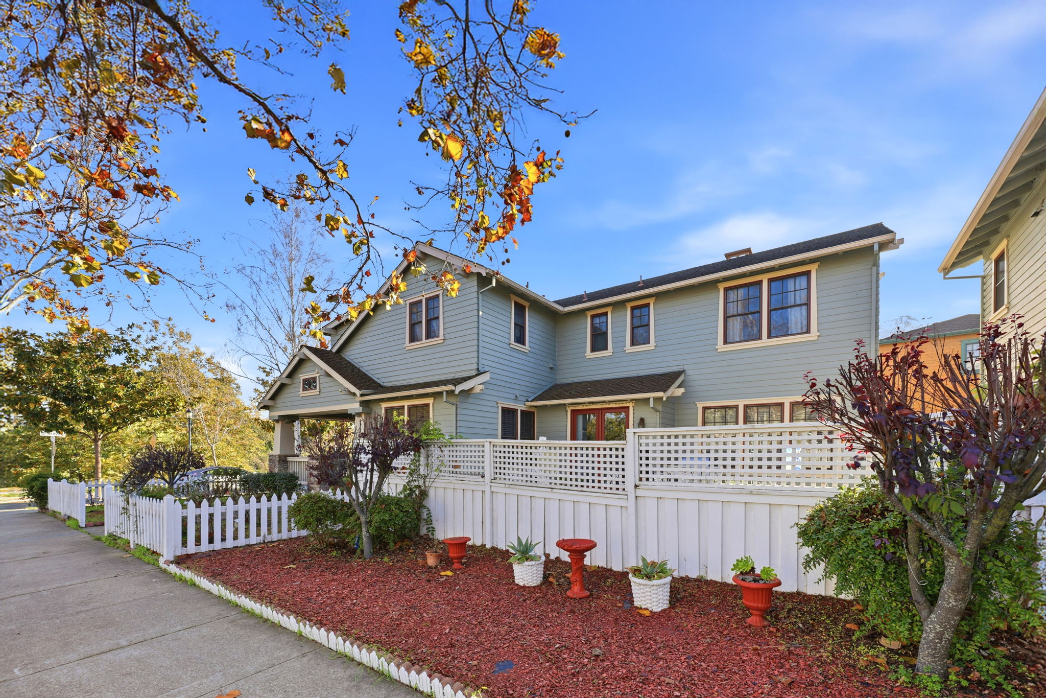 002_F8_1142 Taraya Terrace