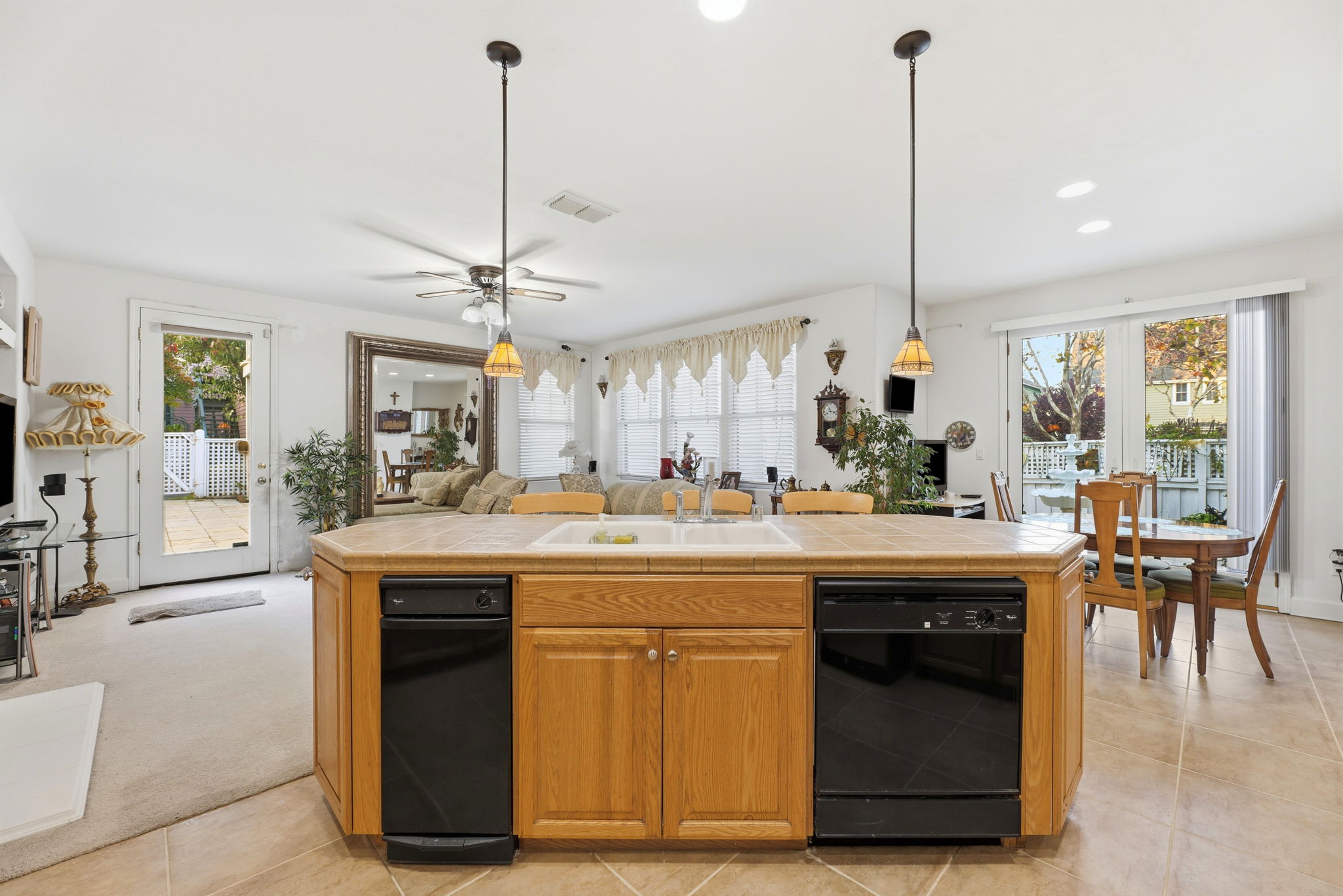 017_F8_1142 Taraya Terrace