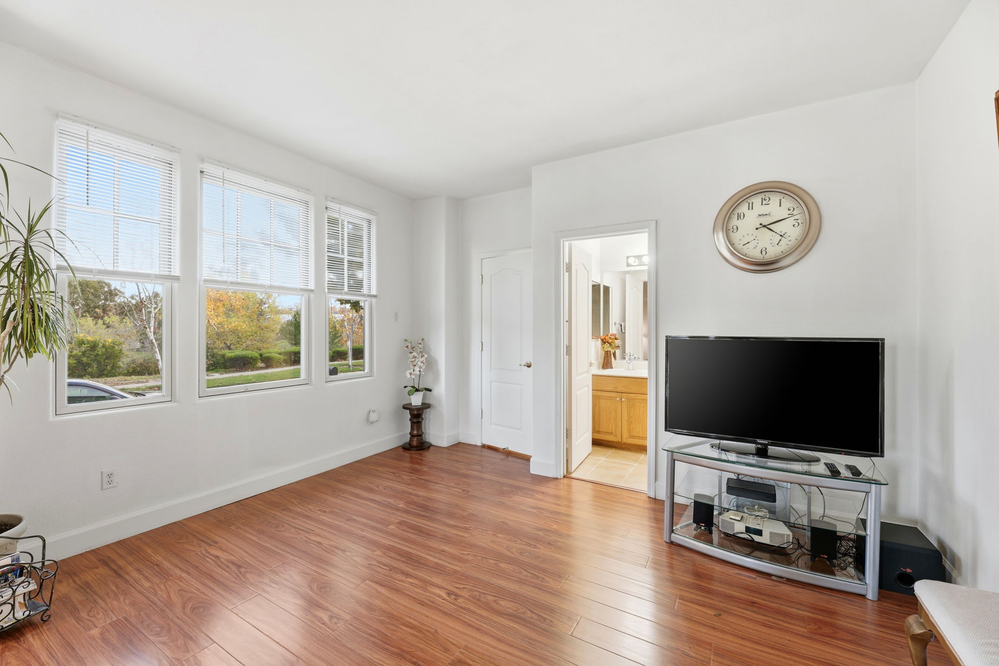 032_F8_1142 Taraya Terrace