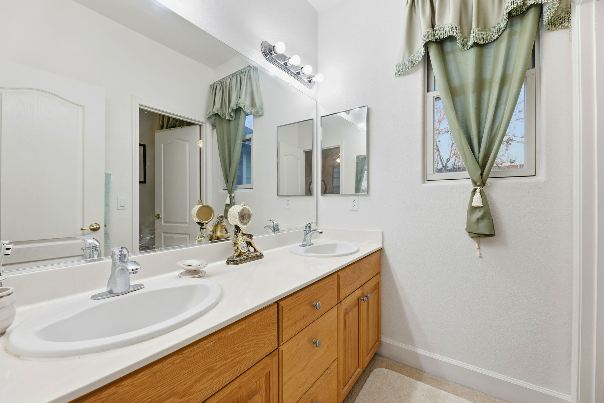 040_F8_1142 Taraya Terrace