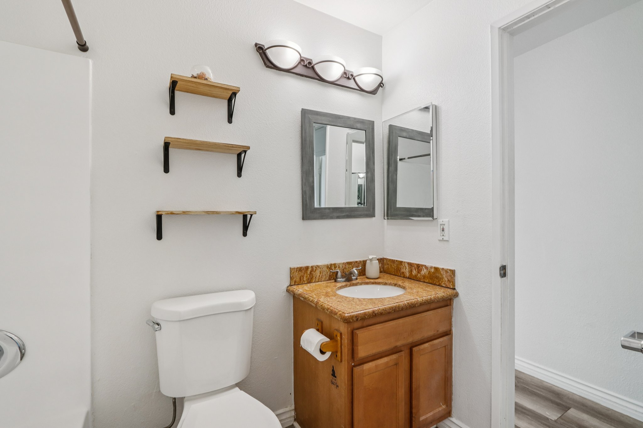W Blaine St-S1210-026.jpg