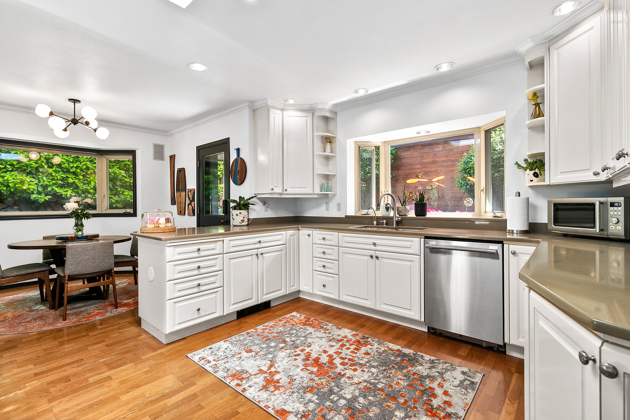 Kitchen with Eat In Nook