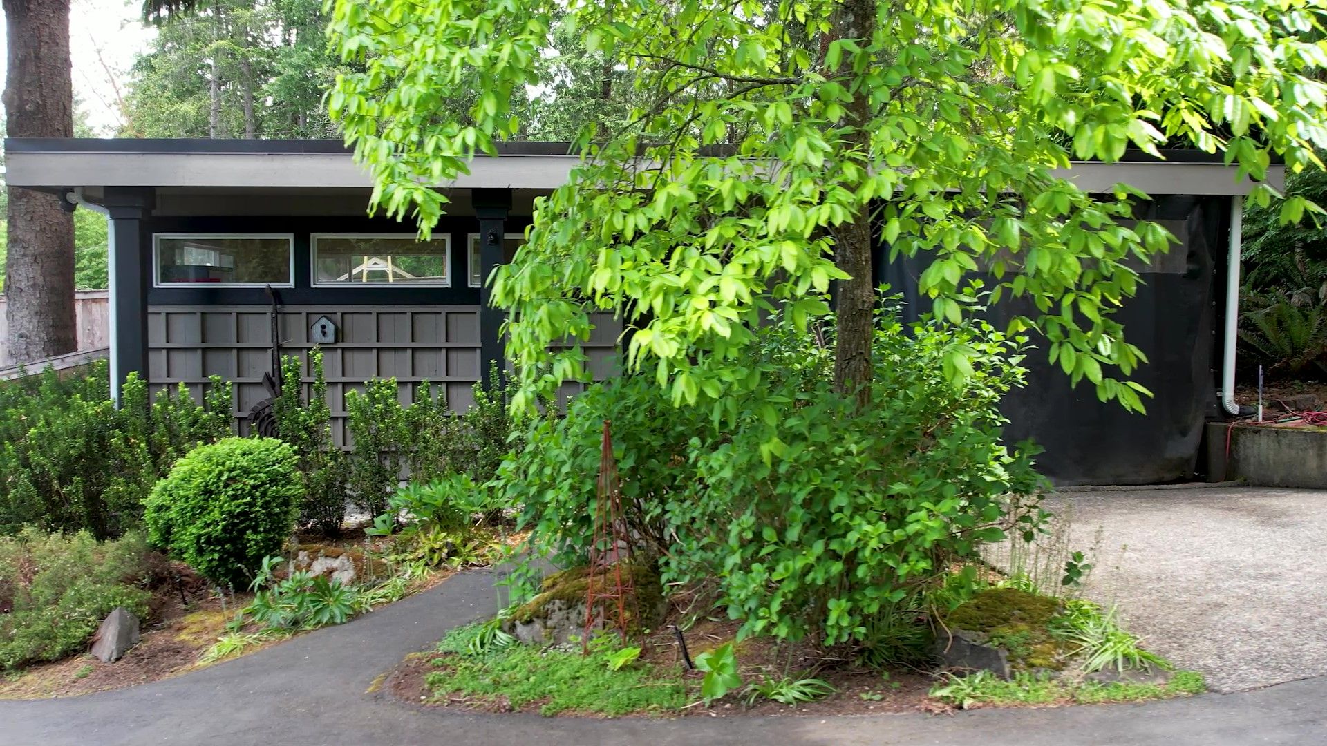 300 Sq Ft Hobby Shop & 1 Car/ Boat Garage