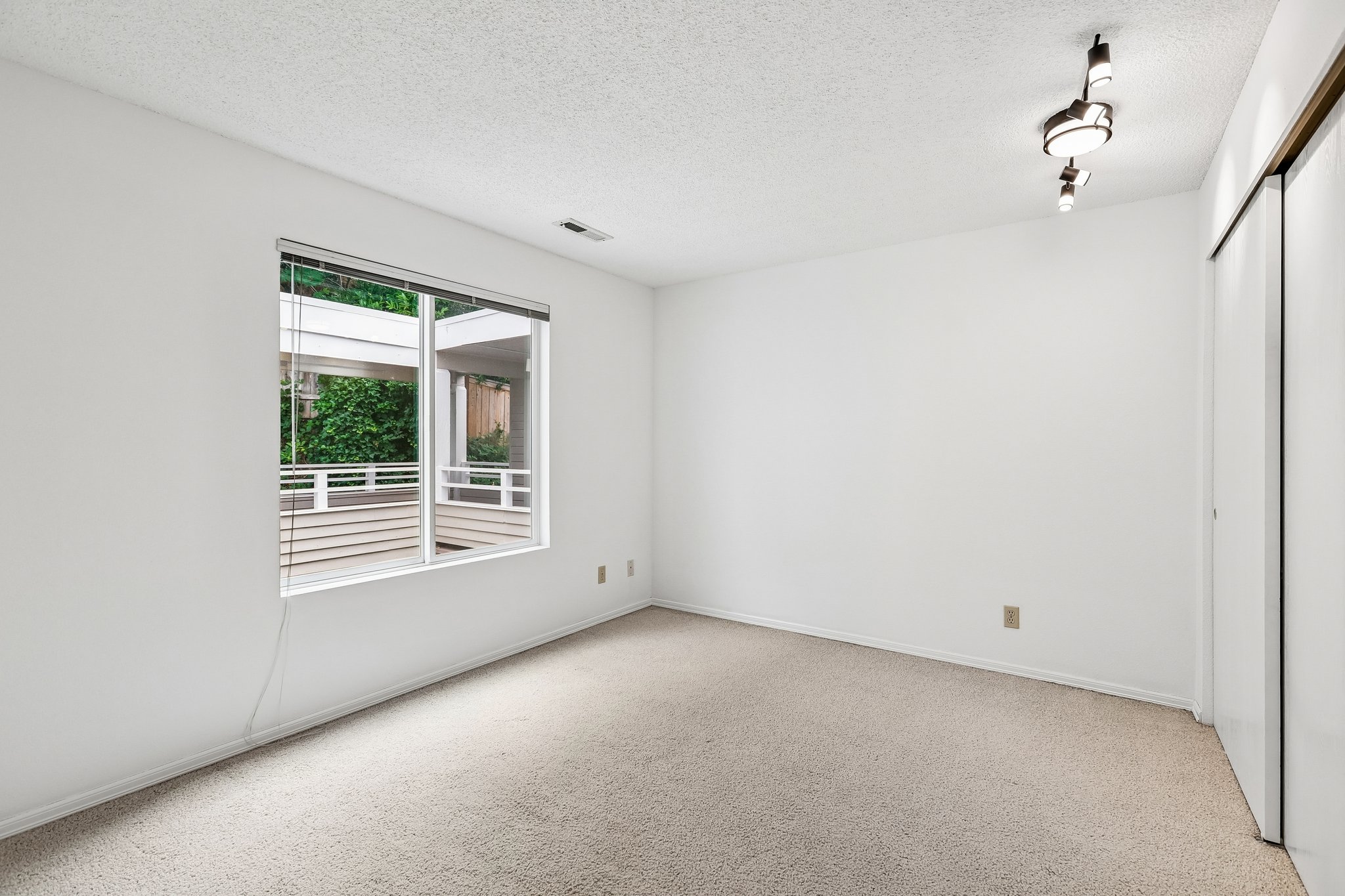 99th Pl NE unit 7-S0107-021.jpg