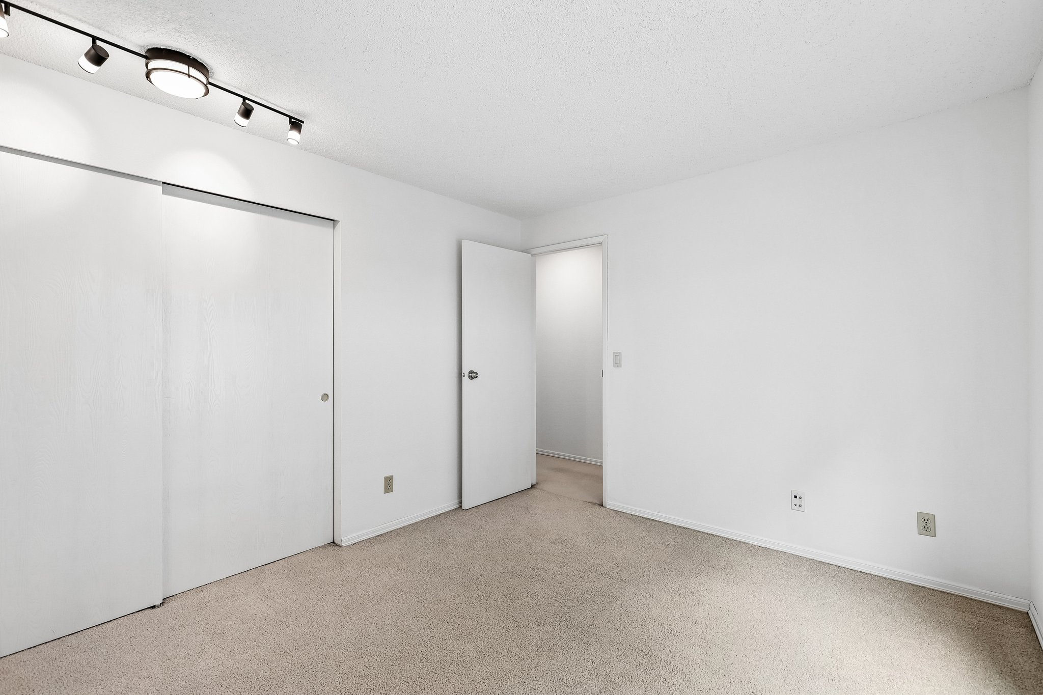 99th Pl NE unit 7-S0107-023.jpg