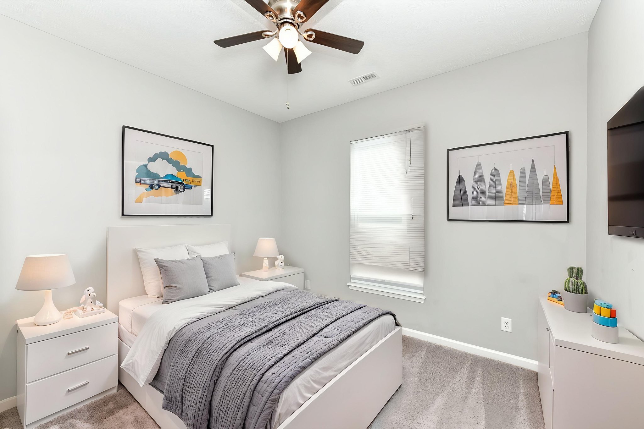 DSC_4828 virtually staged.jpeg