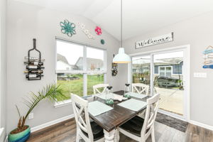 Sunroom / Breakfast Room