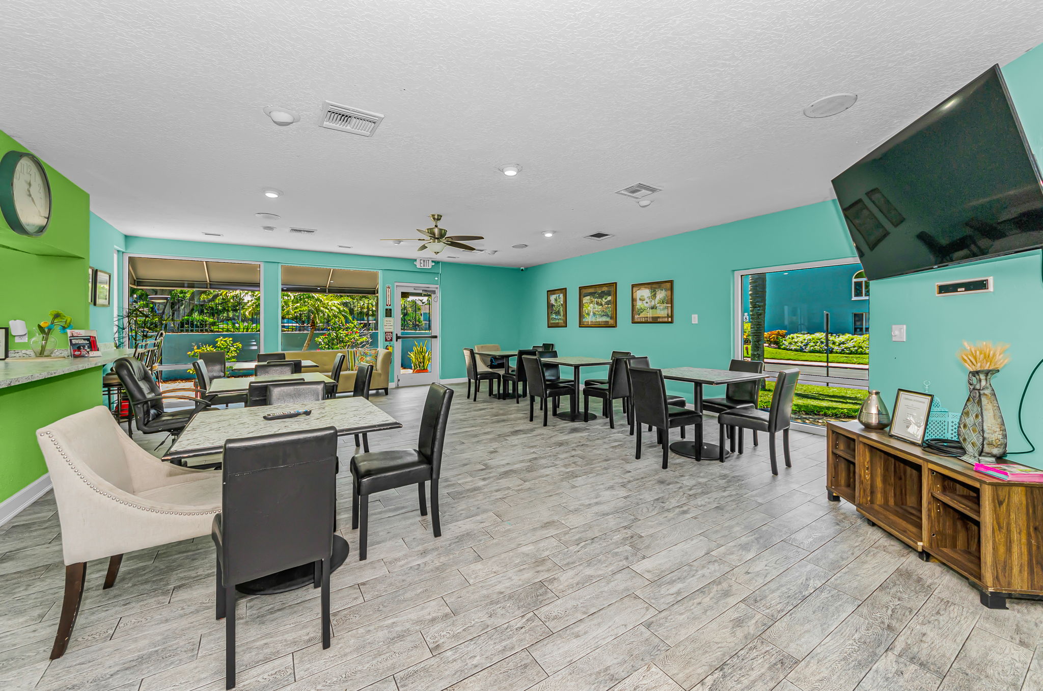 6-Clubhouse