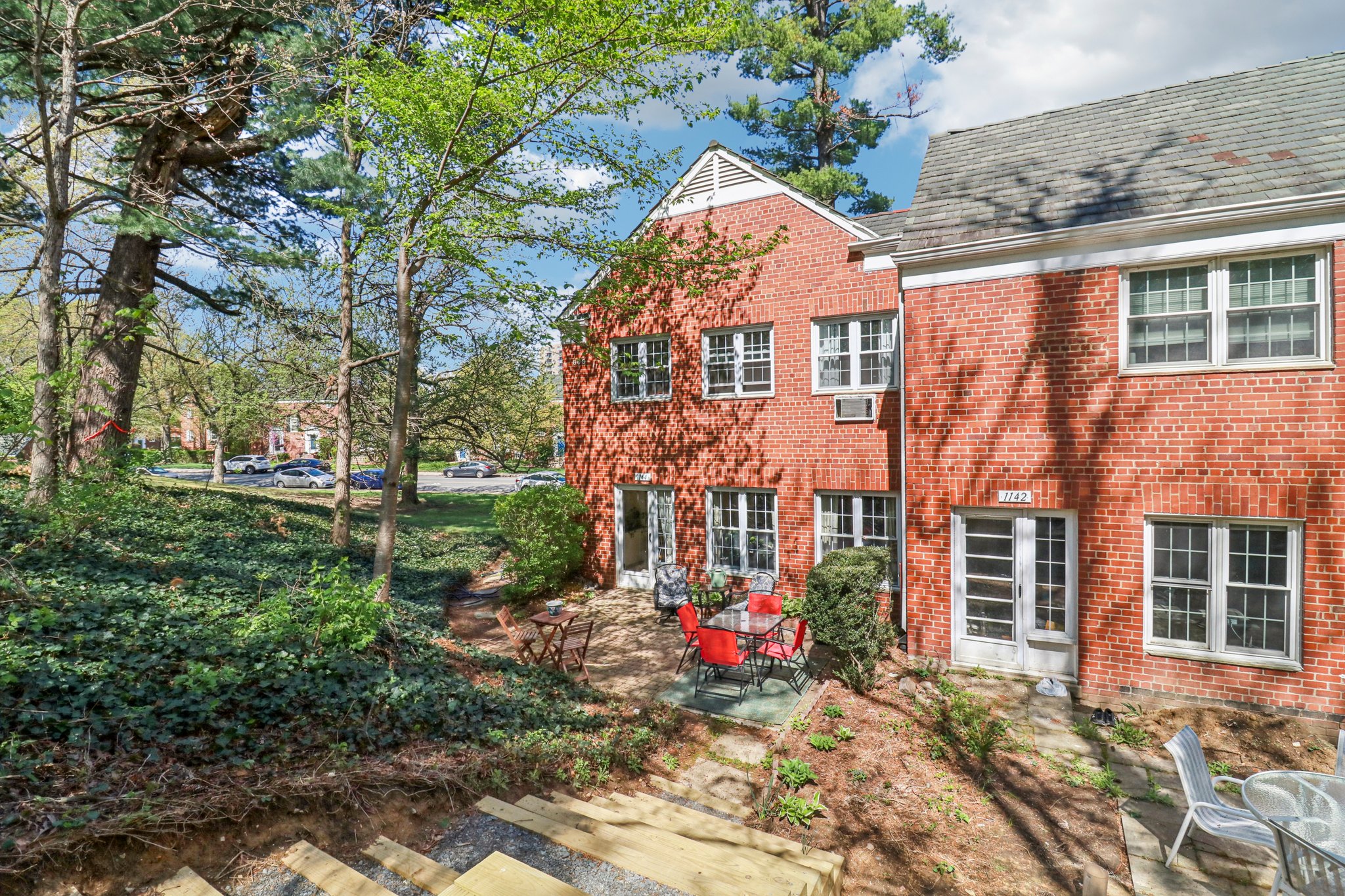 Valley Dr-S0704-033.jpg