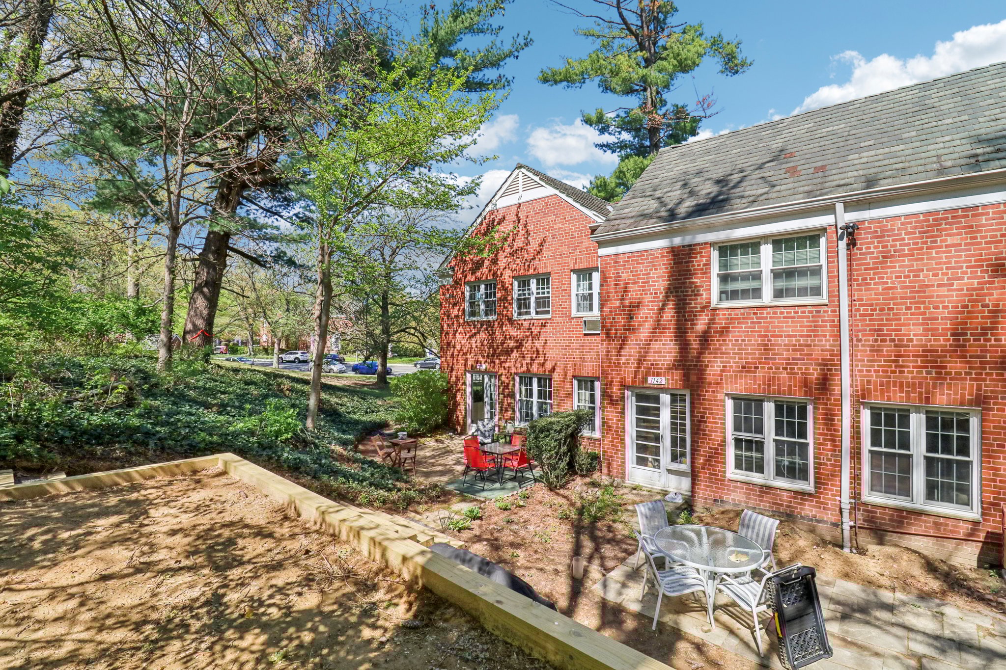 Valley Dr-S0704-034.jpg